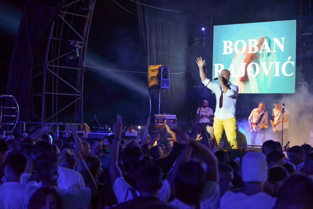 Boban Rajovic peva publici